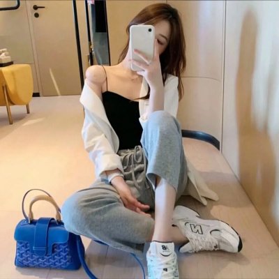 她爱他
